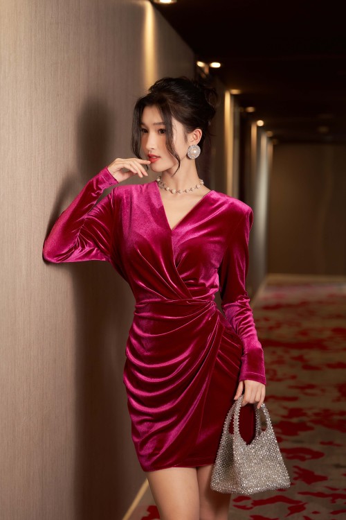 Sixdo V-neck Mini Velvet Dress